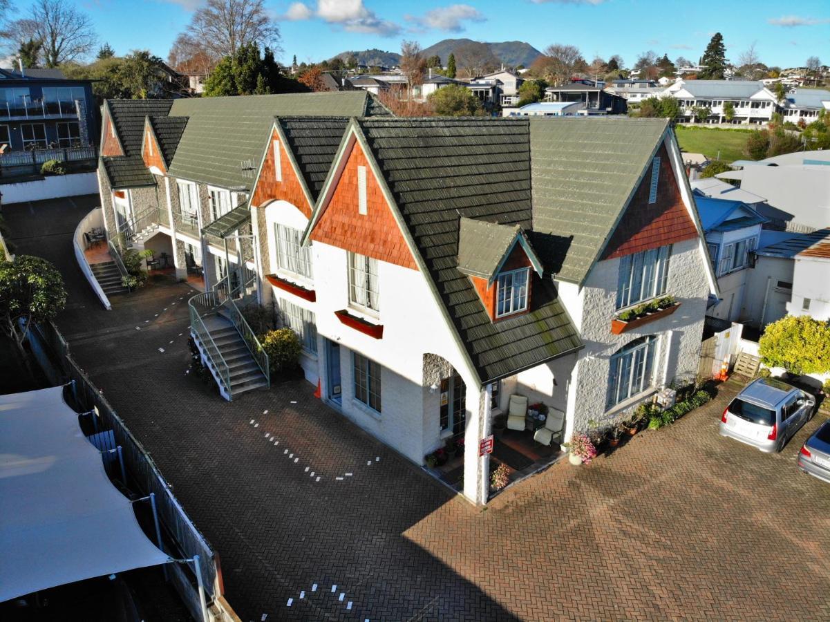 Colonial Lodge Motel Таупо Экстерьер фото