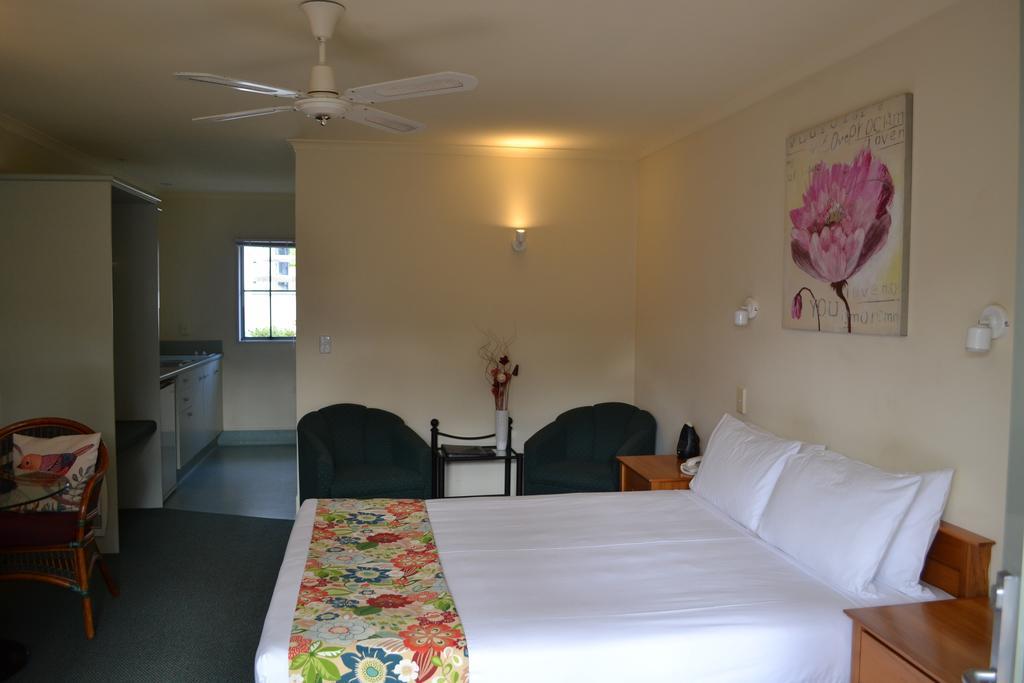 Colonial Lodge Motel Таупо Экстерьер фото