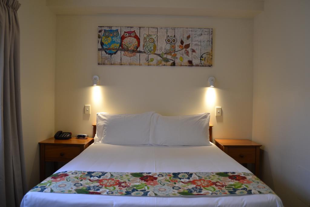 Colonial Lodge Motel Таупо Экстерьер фото