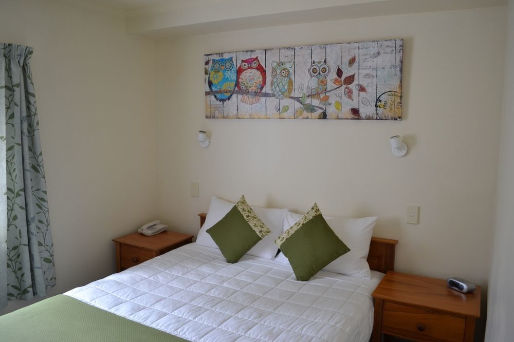 Colonial Lodge Motel Таупо Экстерьер фото