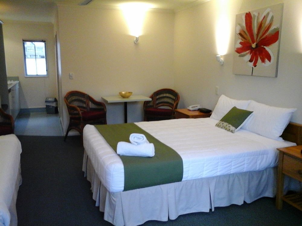 Colonial Lodge Motel Таупо Экстерьер фото