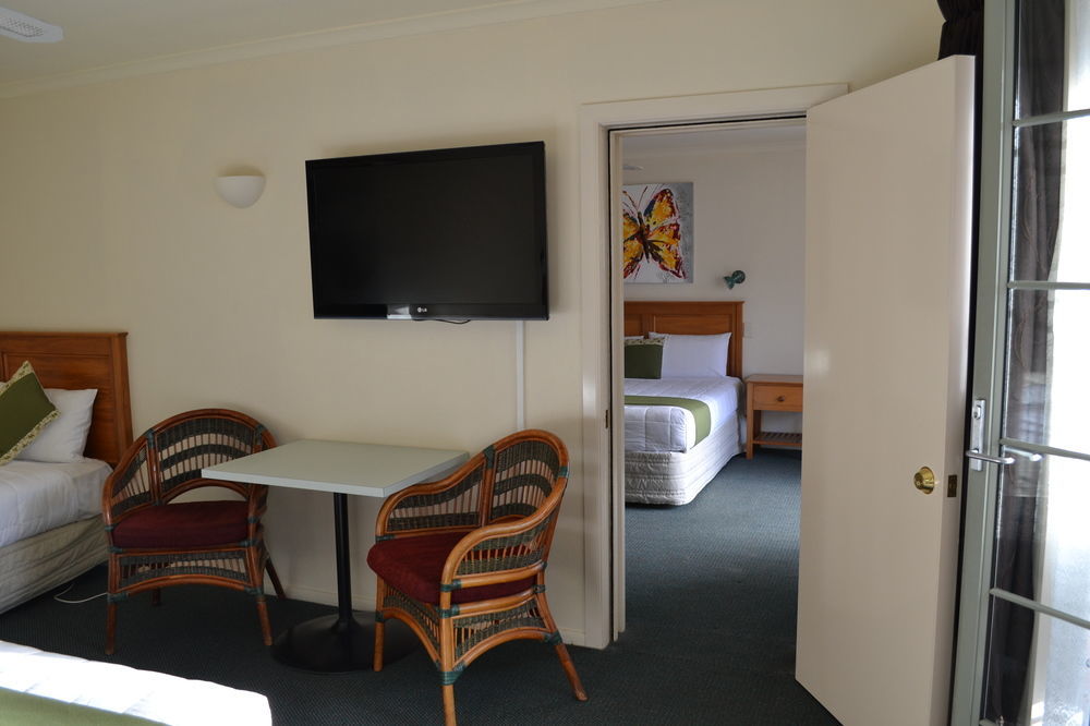 Colonial Lodge Motel Таупо Экстерьер фото