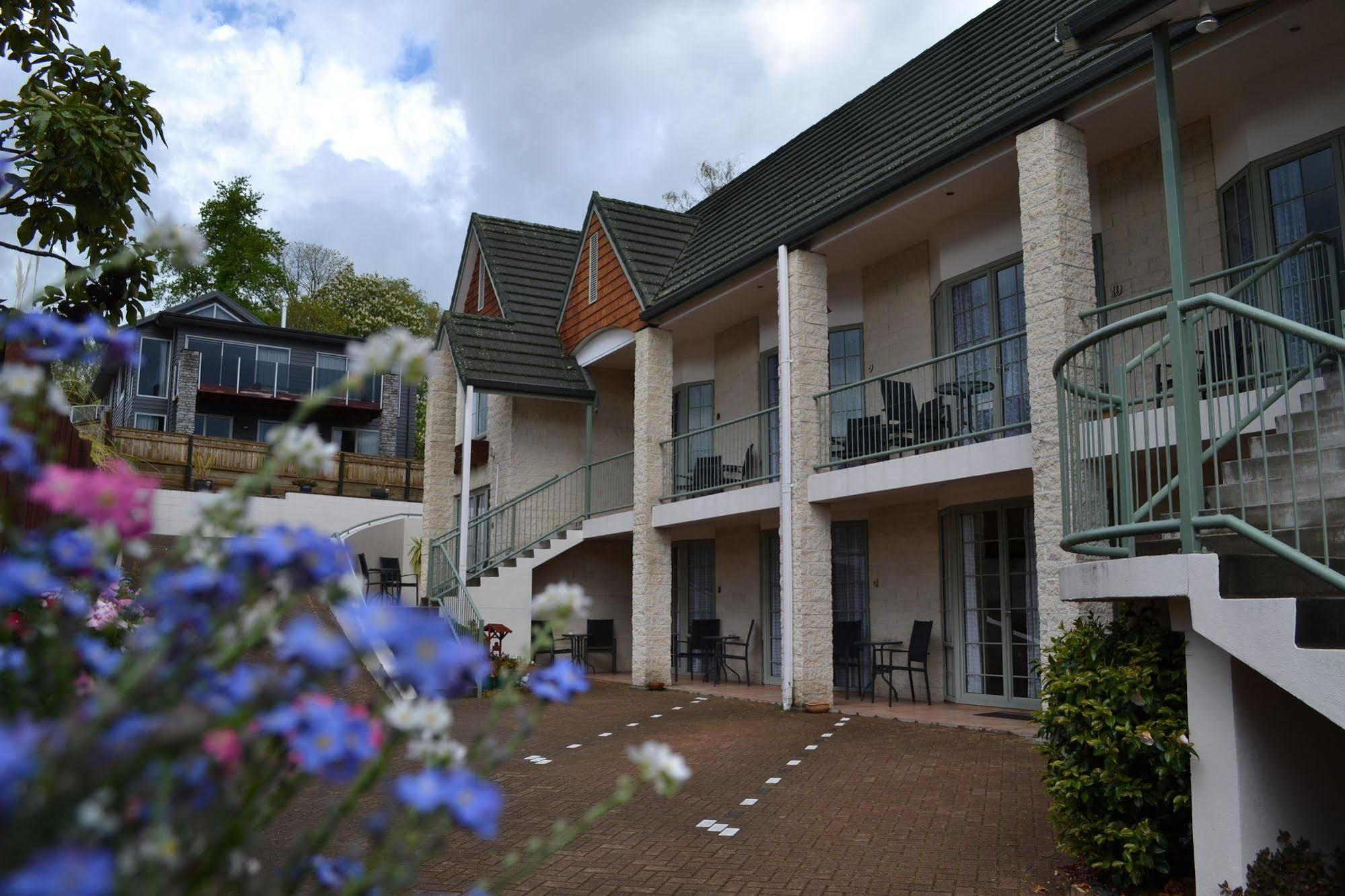 Colonial Lodge Motel Таупо Экстерьер фото
