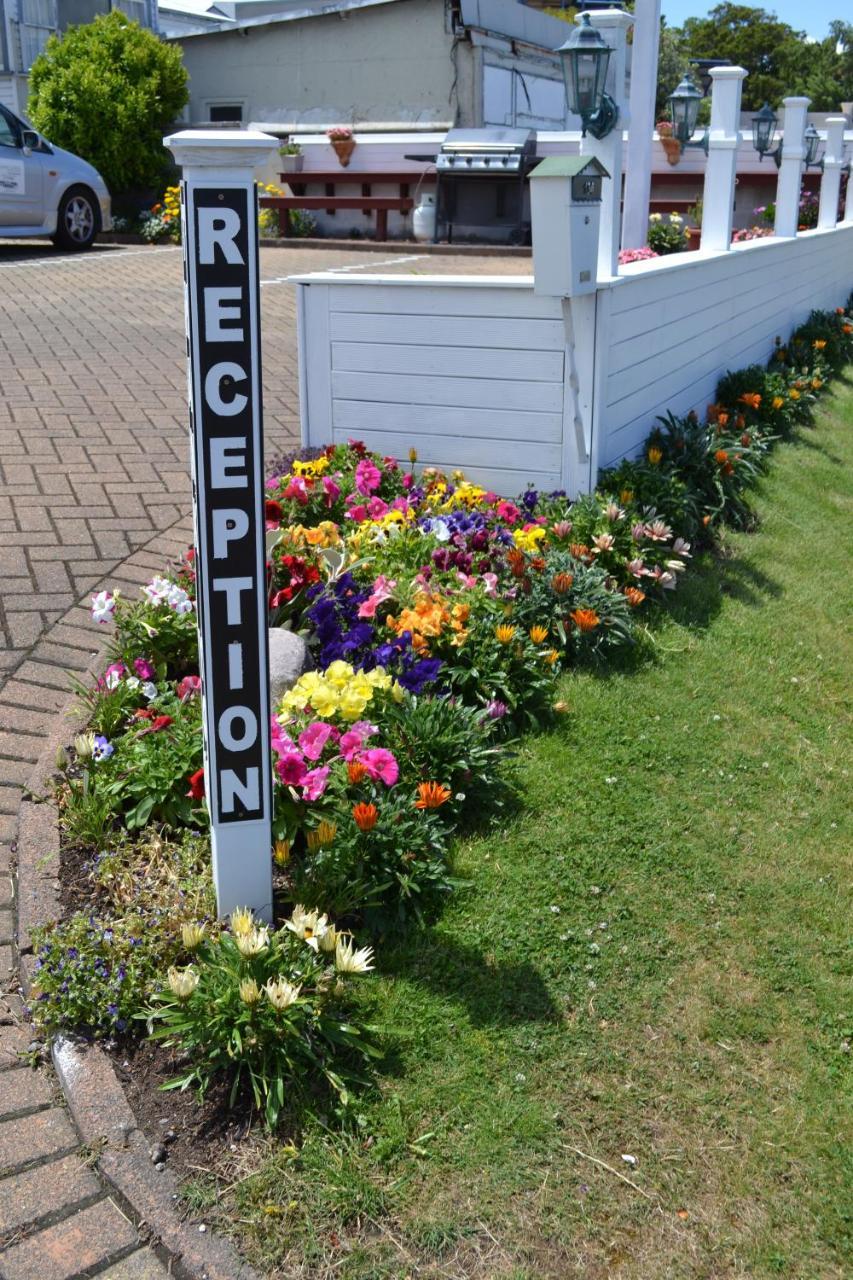 Colonial Lodge Motel Таупо Экстерьер фото