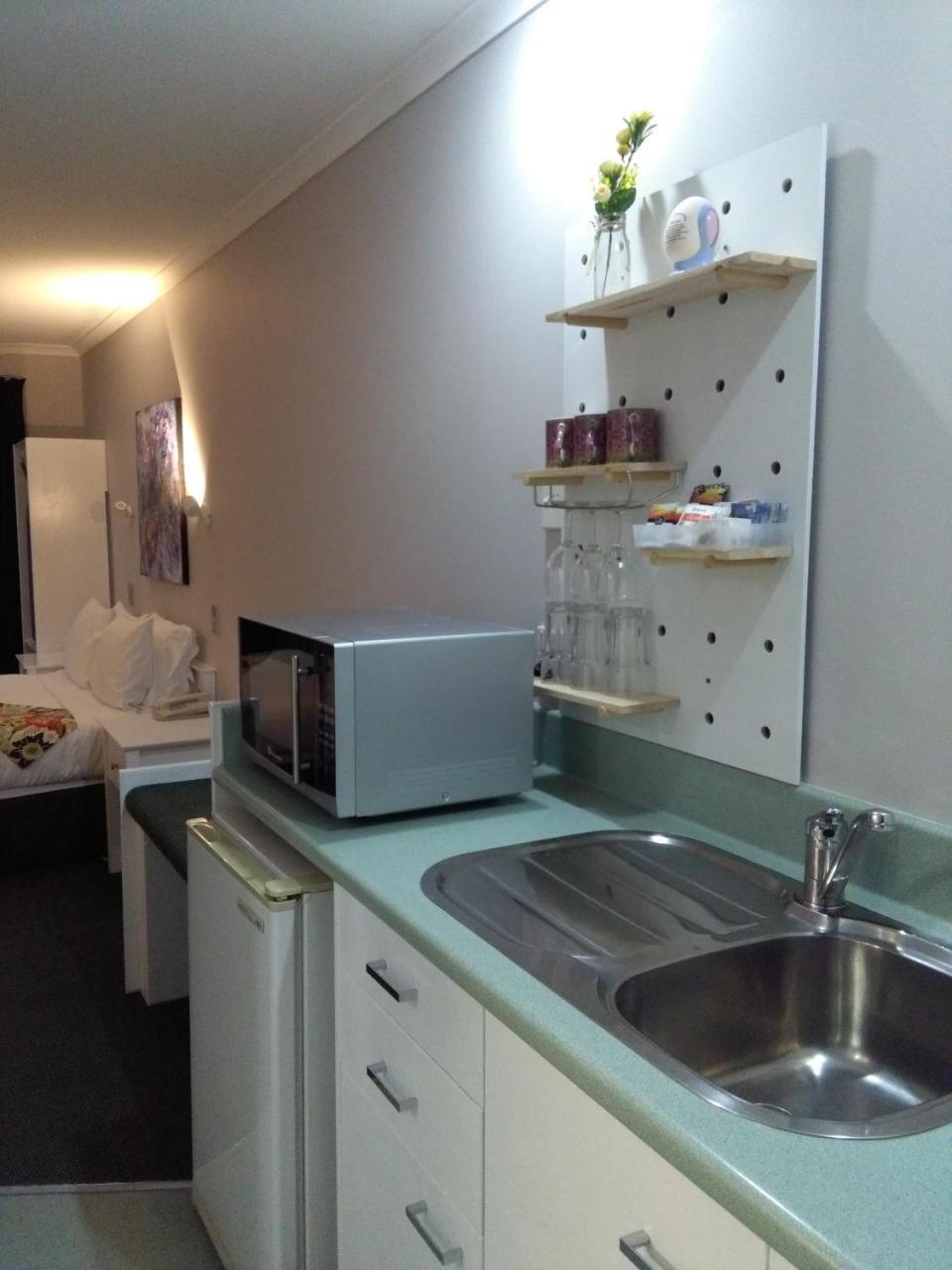 Colonial Lodge Motel Таупо Экстерьер фото