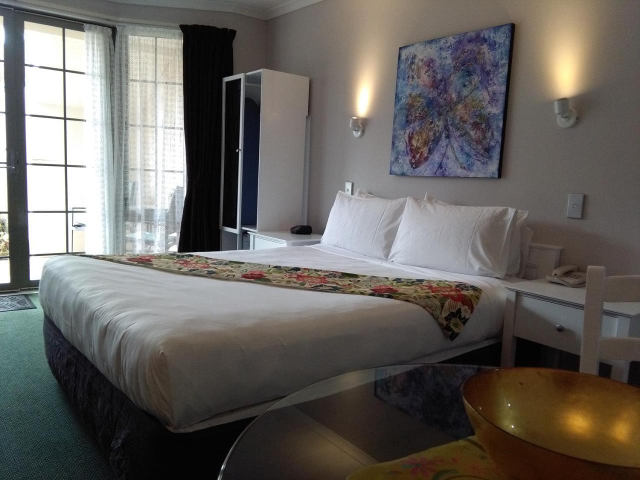 Colonial Lodge Motel Таупо Экстерьер фото