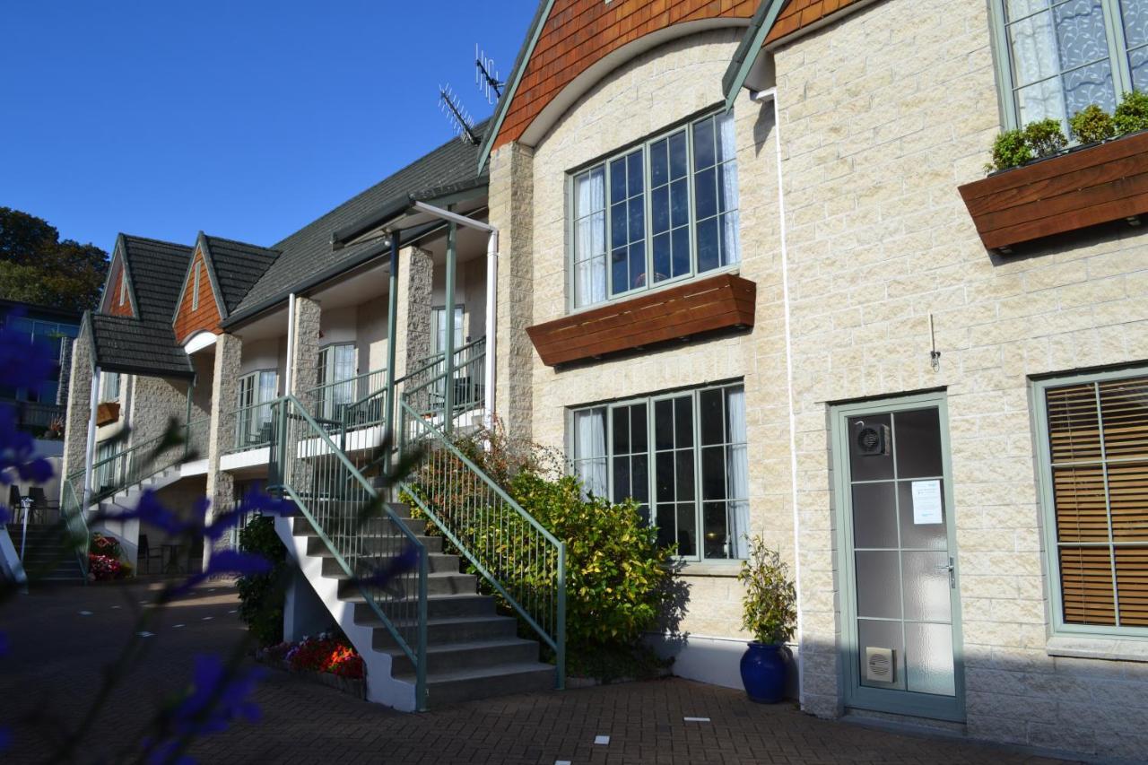 Colonial Lodge Motel Таупо Экстерьер фото